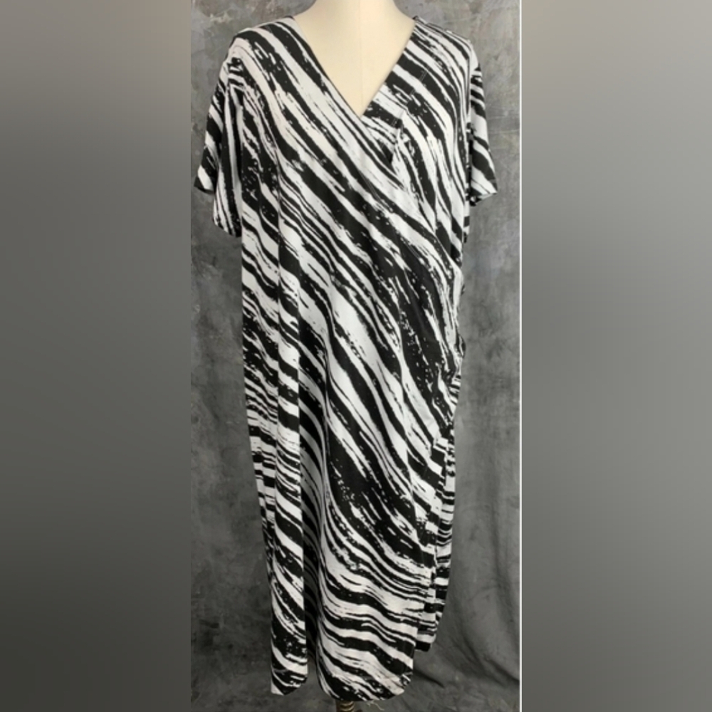 Soft Surroundings Black and White Casual V-Neck Wrap Dress EUC
